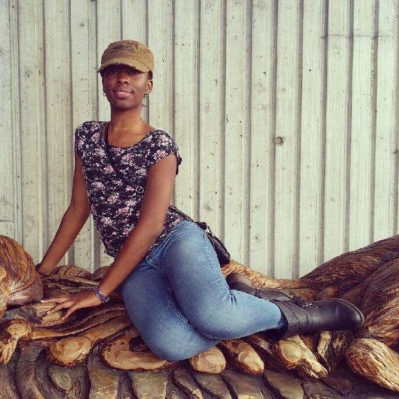 Meet your Posher, Kamika - Picture 2 of 5